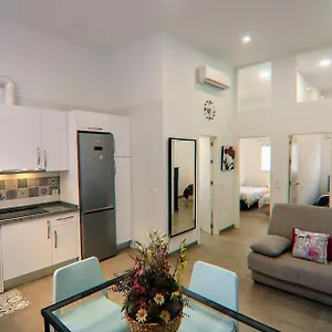 https://luminoso-apartamento-en-el-corazon-de-triana.es-andalucia.com